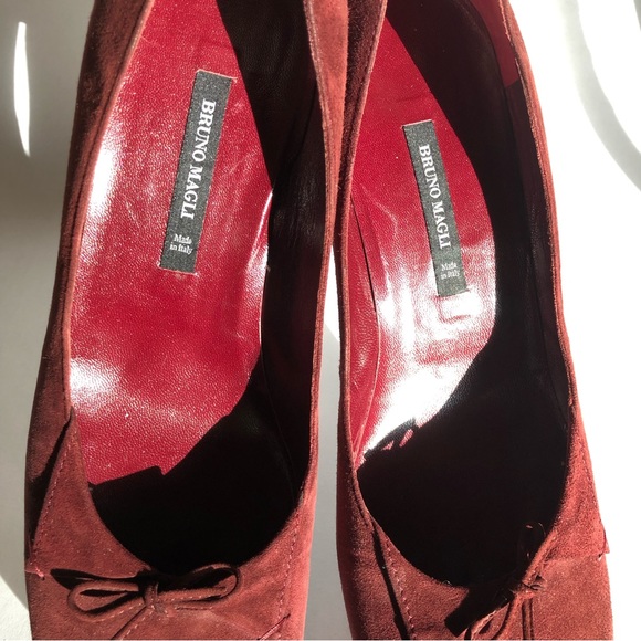 Bruno Magli wine colored suede pumps, heels with bow. - Picture 9 of 14